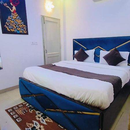 Hotel Mannat Centric - Near Lajpat Nagar Metro Yeni Delhi Dış mekan fotoğraf