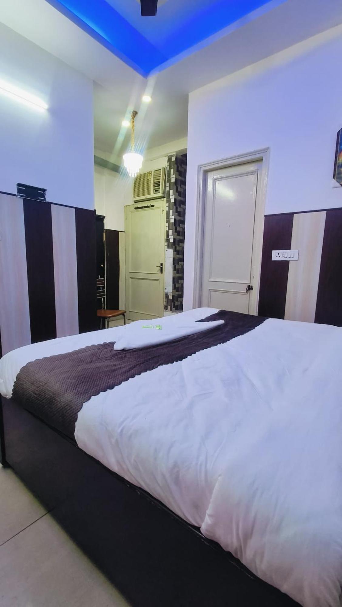 Hotel Mannat Centric - Near Lajpat Nagar Metro Yeni Delhi Dış mekan fotoğraf