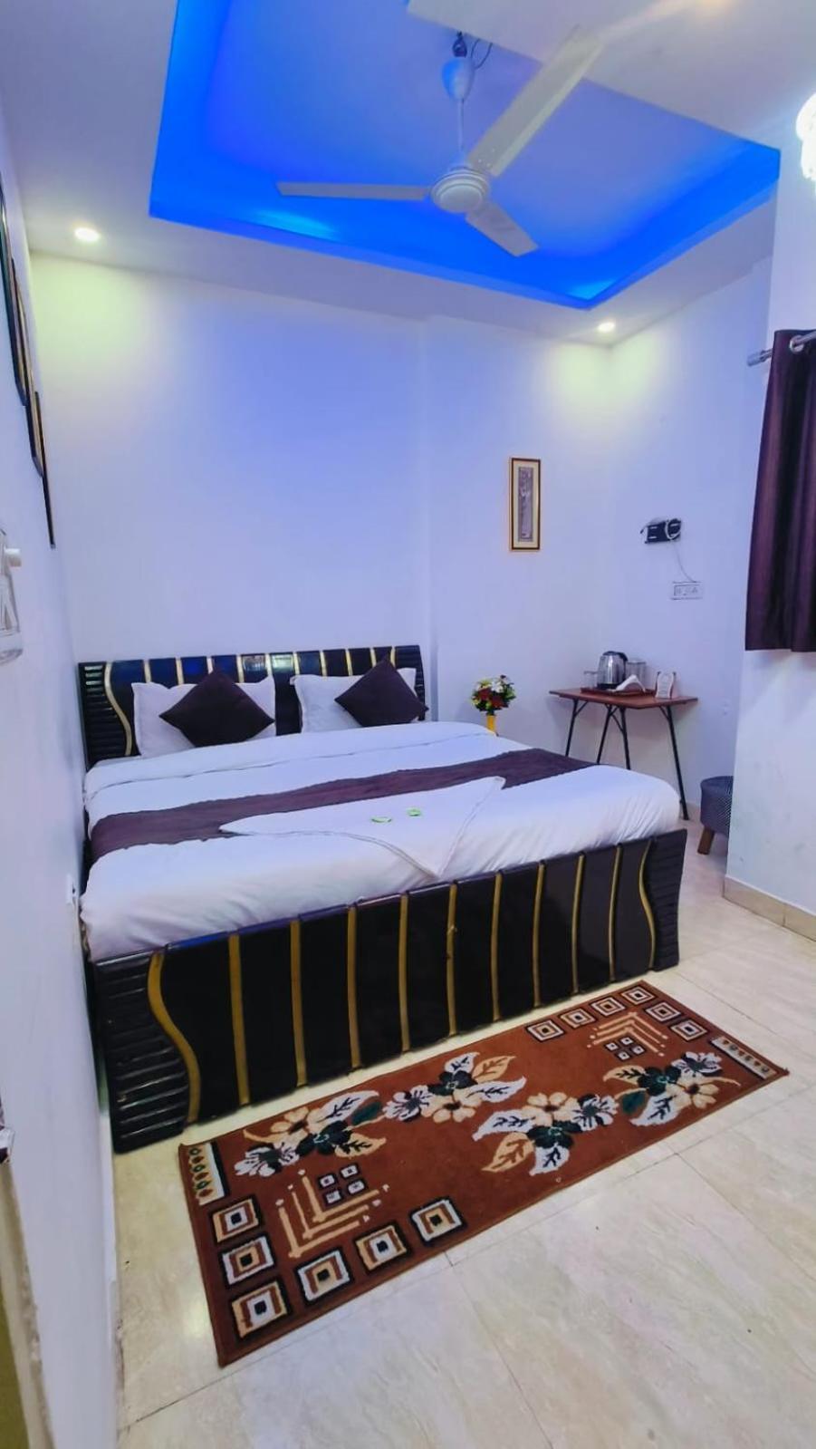 Hotel Mannat Centric - Near Lajpat Nagar Metro Yeni Delhi Dış mekan fotoğraf