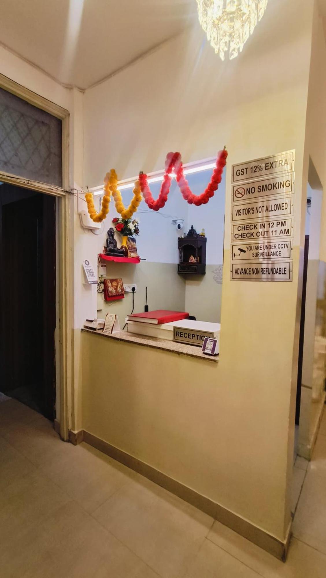 Hotel Mannat Centric - Near Lajpat Nagar Metro Yeni Delhi Dış mekan fotoğraf