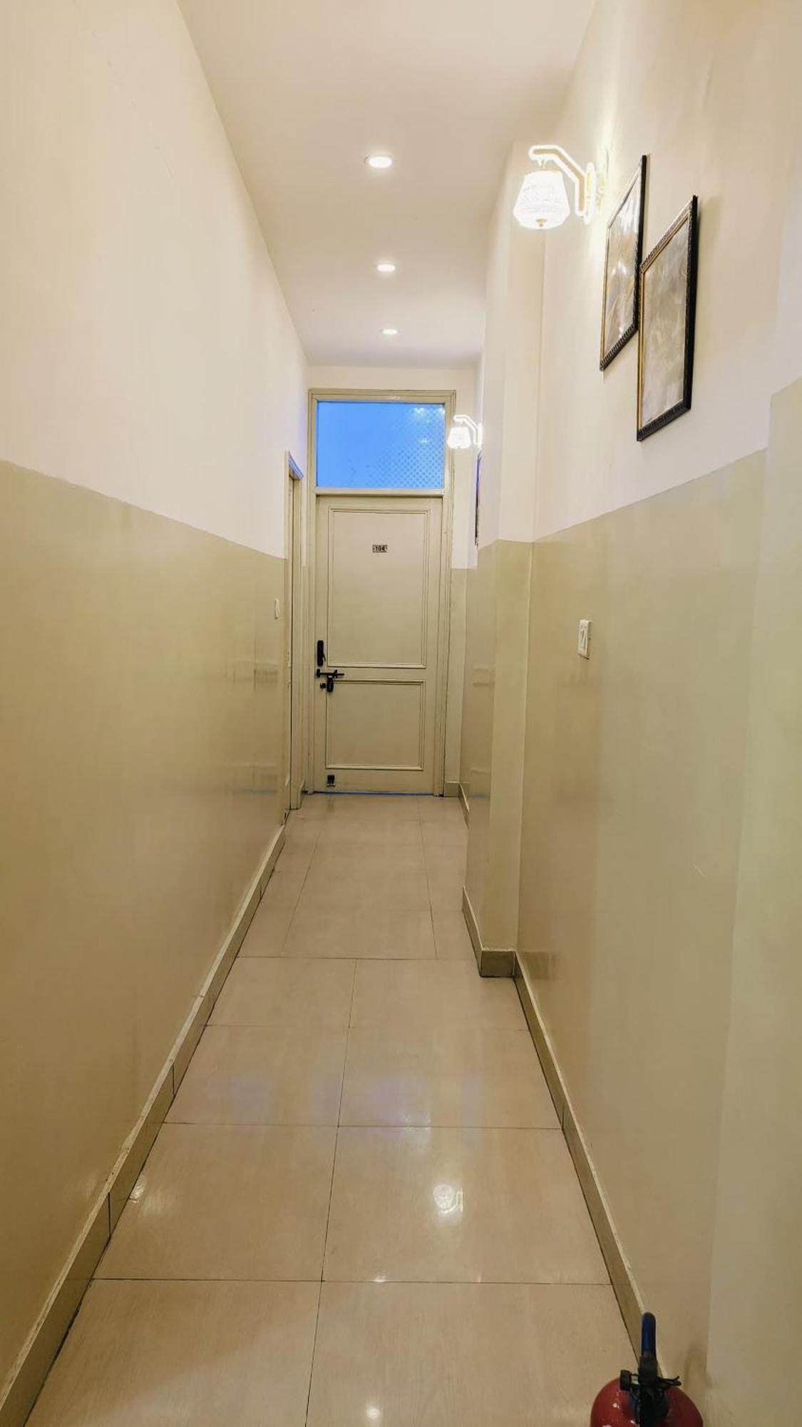 Hotel Mannat Centric - Near Lajpat Nagar Metro Yeni Delhi Dış mekan fotoğraf
