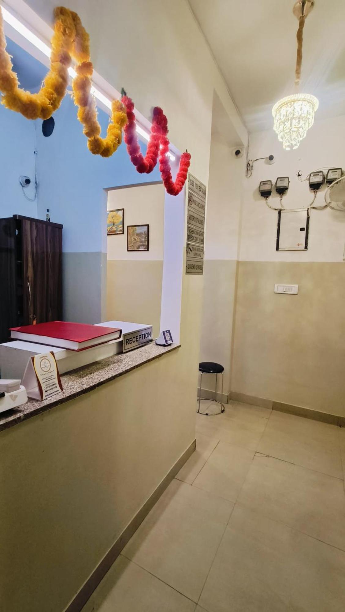 Hotel Mannat Centric - Near Lajpat Nagar Metro Yeni Delhi Dış mekan fotoğraf