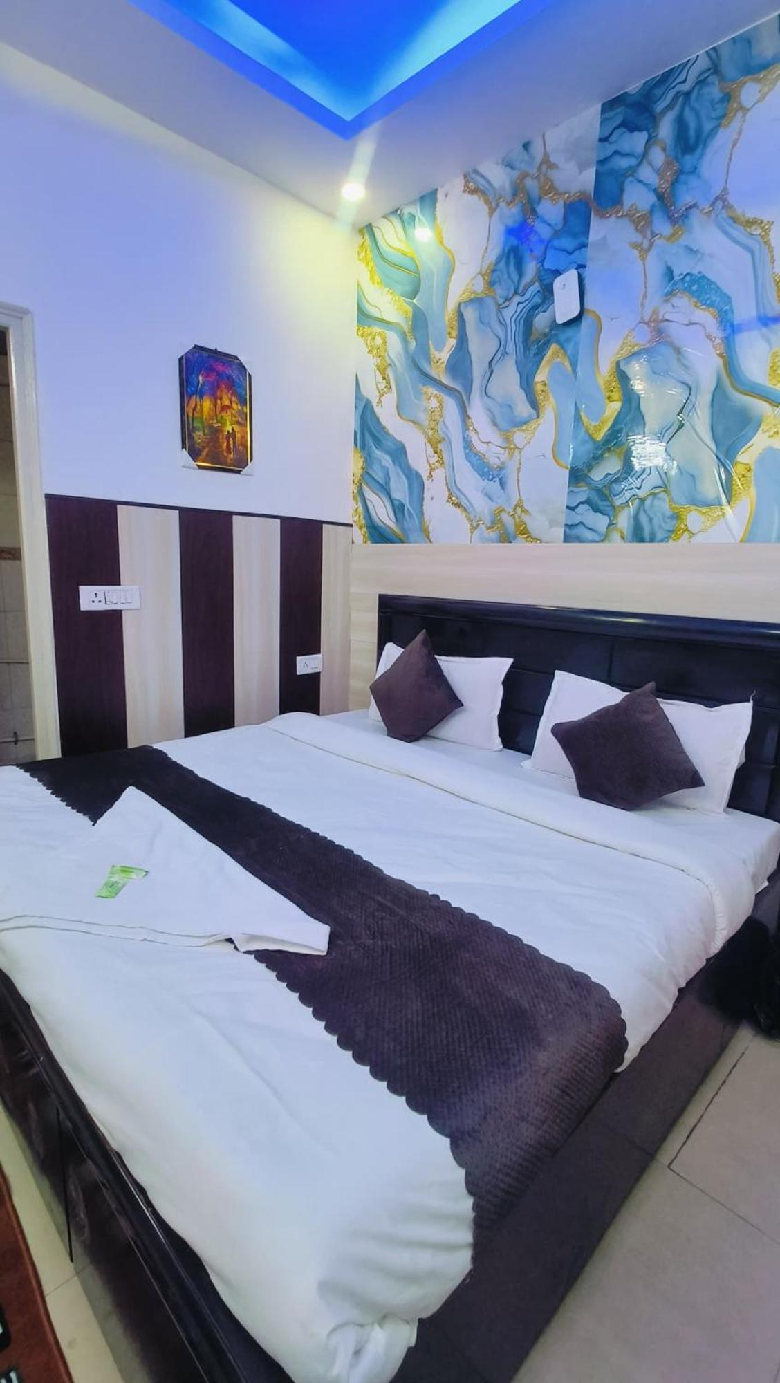 Hotel Mannat Centric - Near Lajpat Nagar Metro Yeni Delhi Dış mekan fotoğraf